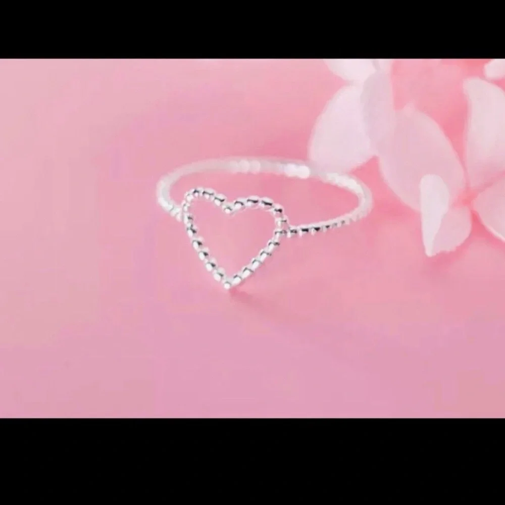 Sterling Silver Heart Outline Ring in Silver